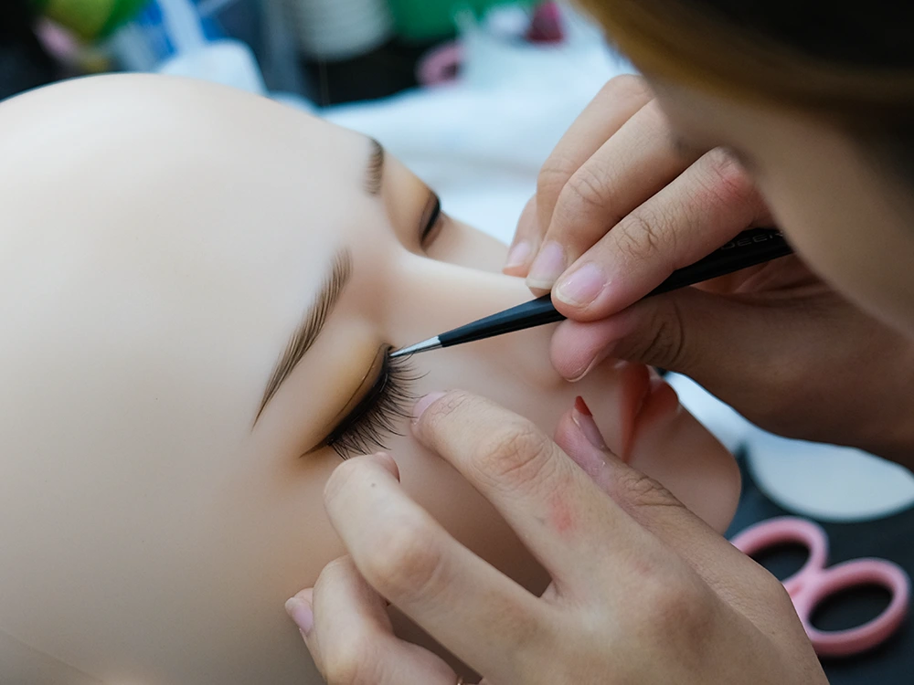 リアルドール手作りの眉毛植毛